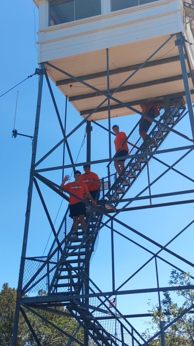 PBHS_FB's tweet image. Day 2 of Senior Leadership Camp- 7's & breakfast with Blue Ridge, supporting @PbhsV, & the Springer Mountain Lookout Tower @PBhighschool @PostonAthletics