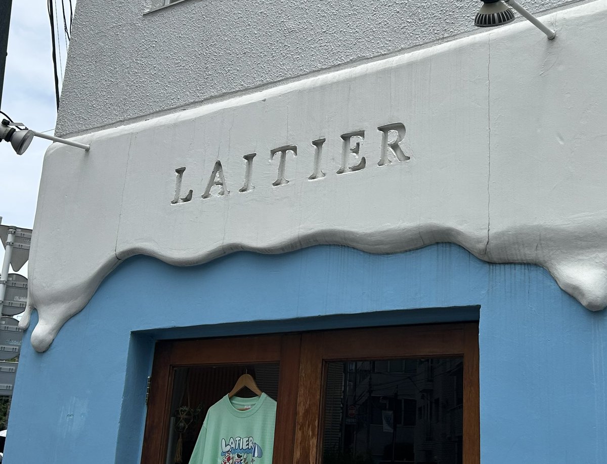 LAITIERさんの雪だるまアイス
食べに来れました⛄️
真ん中🖤にしてもらえて嬉しい🥰
９人の雪だるまちゃんたち軽いメレンゲでペロリと食べちゃった😋
ソフトクリームも甘すぎなくて食べやすかったよ🥰
店内にして良かった✨
SnowManの曲ずっと流れてた⛄️
(真ん中🖤率高かったな🥰)