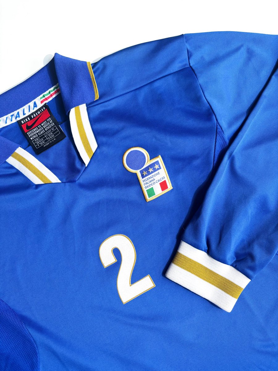 esdeepoca's tweet photo. Un #matchissue @nikefootball de Italia 1996/97 https://t.co/lKTX4IoJH1