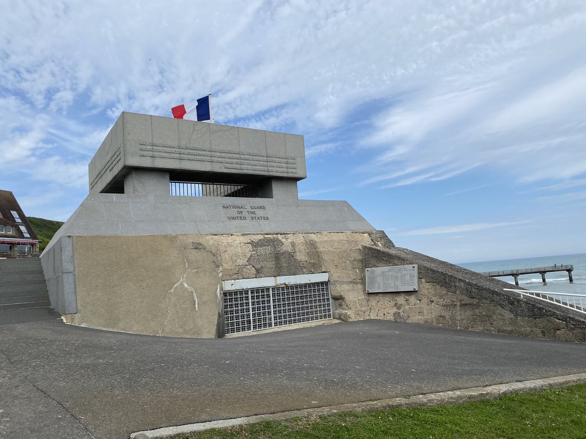 germanbunkers's tweet image. Menacing still today - Wn 72 Omaha Beach, Vierville-sur-Mer le Casino. The 8.8 cm Pak gun inside the 677 type bunker.