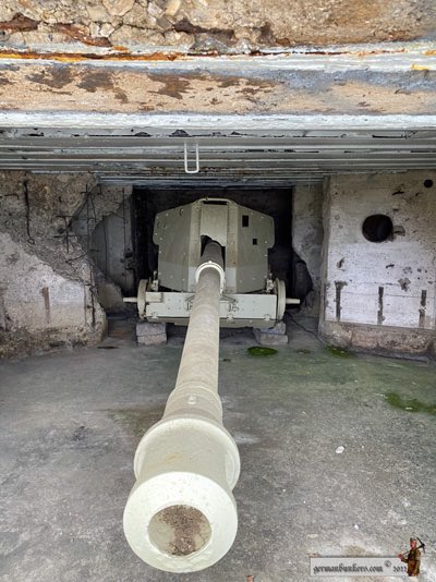 germanbunkers's tweet image. Menacing still today - Wn 72 Omaha Beach, Vierville-sur-Mer le Casino. The 8.8 cm Pak gun inside the 677 type bunker.