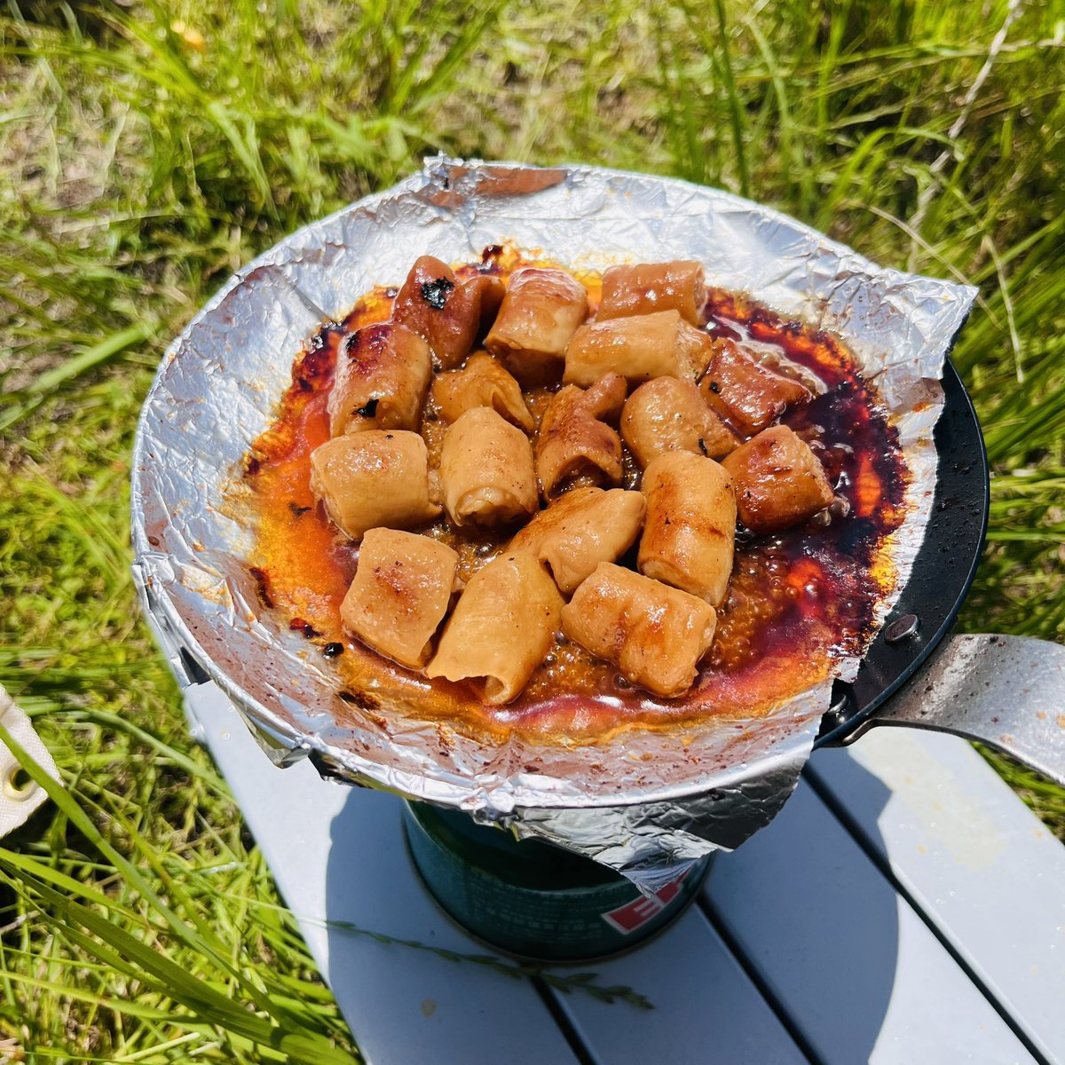 fukuda_tkc's tweet image. 角田と言えば、とくらやさん/無敵の3点セット/シロコロつまみがらビール呑んでます/
#黄カブ #ct125 #ハンターカブ #ソロキャンプ #とくらや　#シロコロ　#愛川町