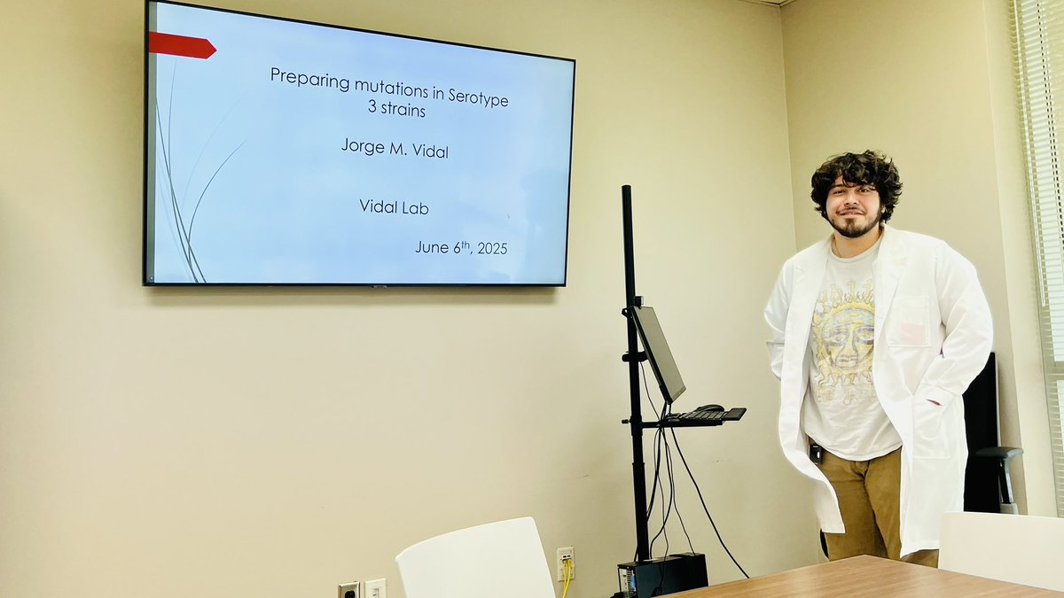 JorgeEVidal1's tweet image. Three of our “five” summer trainees are already presenting their progress! They’ve learned how to make mutations, perform PCR screening, and carry out phenotypic characterization, all in just a few weeks! They will be applying to graduate school (2) and medical specialty (1).