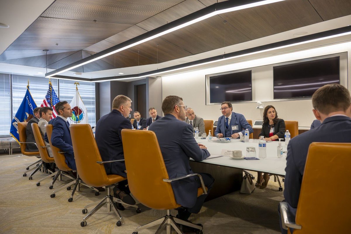 DanielMitov's tweet image. In Washington, I met with DEA Director Robert Murphy to deepen π§π¬βπΊπΈ cooperation in the fight against drugs & the deadly spread of fentanyl.
Together with π§π¬ police leaders, we shared strong results: 3x more drugs seized in early 2025 vs. the entire previous year. #DEA