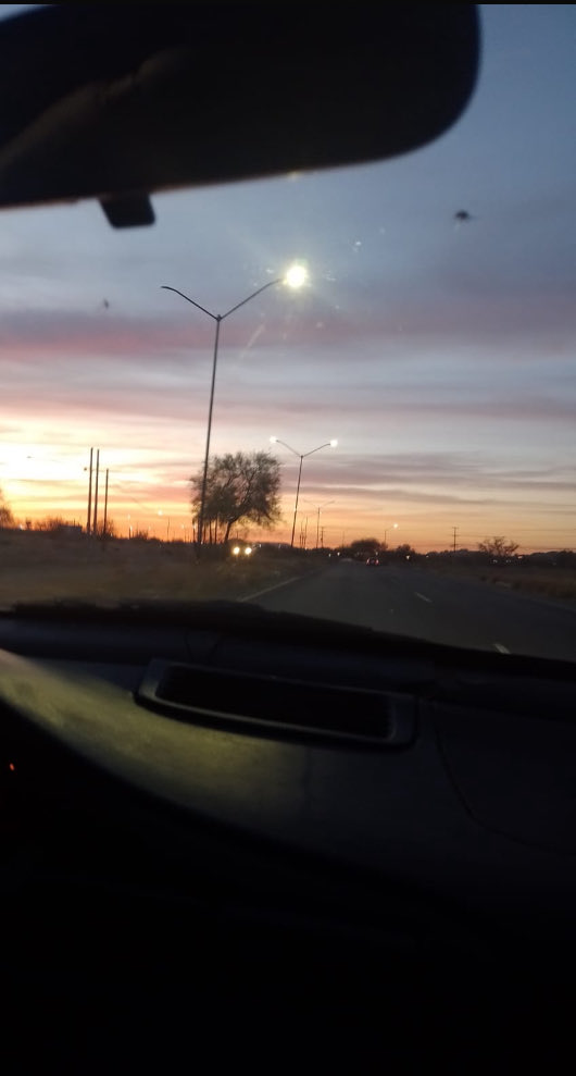 Cuando miras muy obscuro y es por que llevas las luces apagadas 😉
Feliz noche  amig@s 🥰