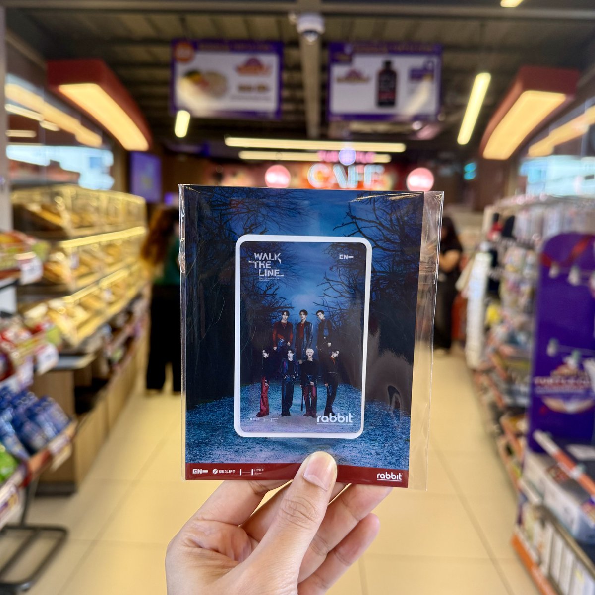 Thippyyyyy's tweet photo. หมอชิตหมดแล้วคับ สะพานควายเหลือไม่ถึง 20 ใบ!
#WALKTHELINE_IN_BANGKOK #rabbitcard #enhypen #turtleshop https://t.co/lRSoAs4NeA