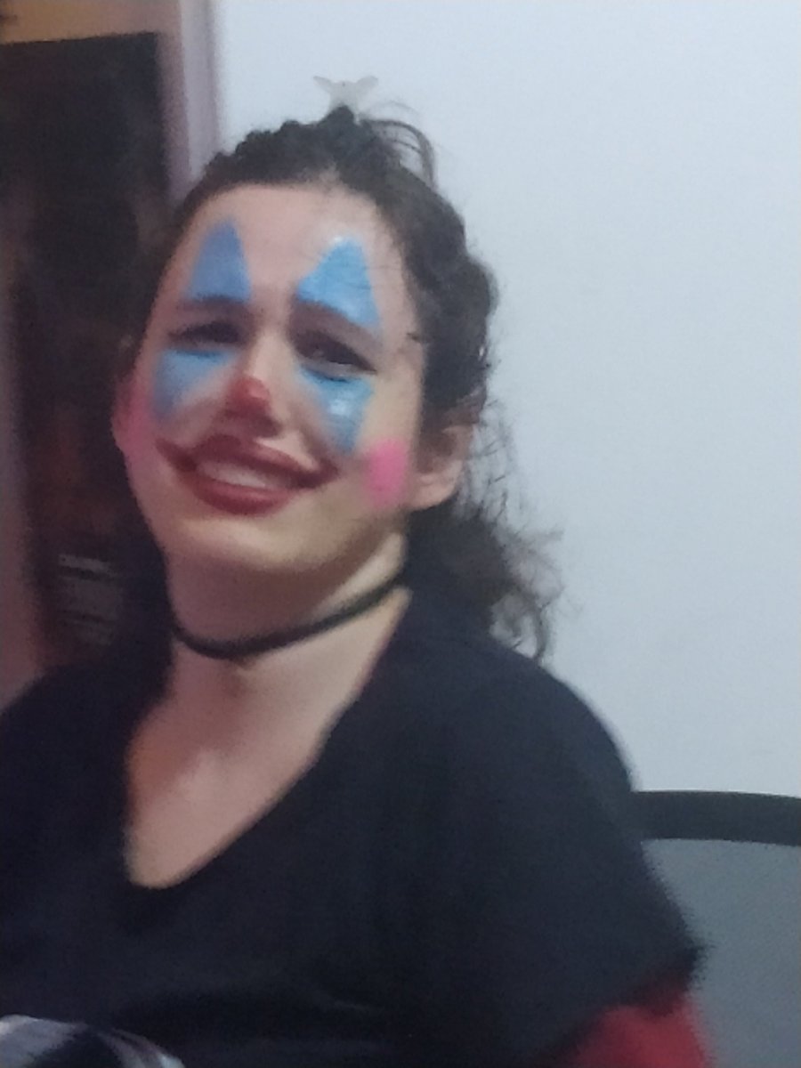 nandasferBR's tweet image. Segue a sequência de fotos da PALHAÇA da @Mandy_R0cks chorando porque Tomb Raider não apareceu no Summer Game Fest: