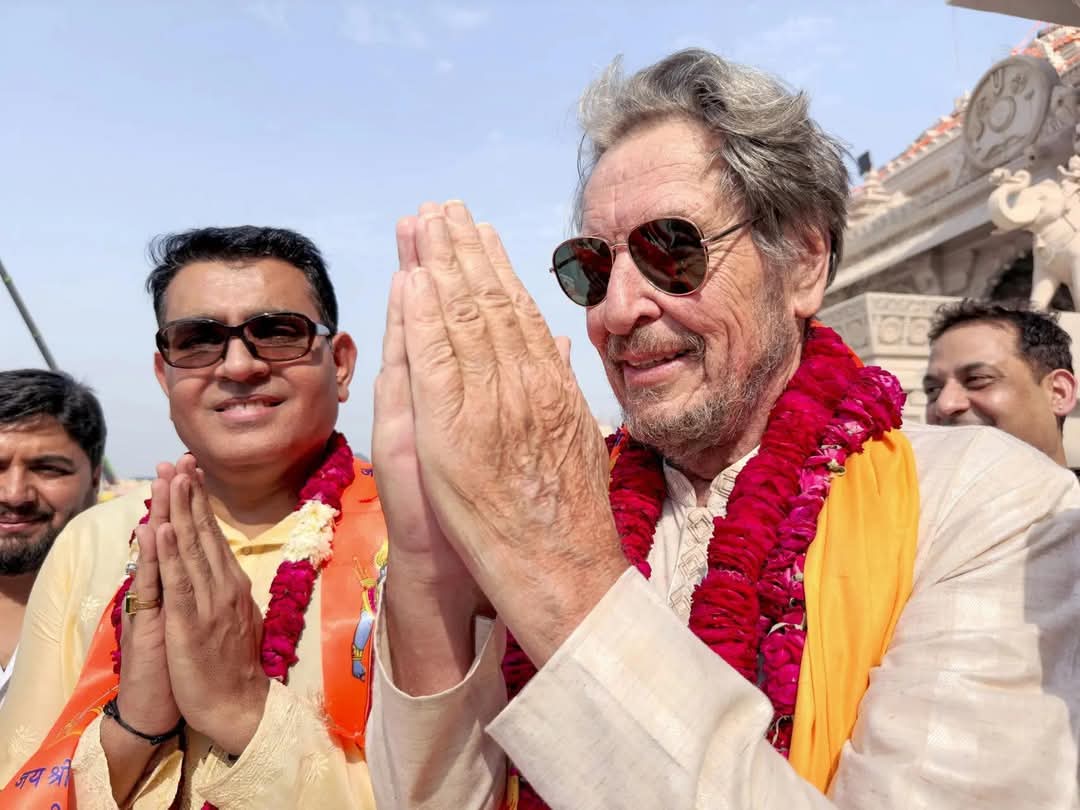 theskindoctor13's tweet image. He is Errol Musk, Elon Musk&apos;s father. He is currently in India and receiving VVIP treatment wherever he goes, from Hindu temples to the media. But why?

Errol is a drug addict and a psychopath. His ex-wife, Maye Musk, divorced him due to physical abuse. His son, Elon, has…