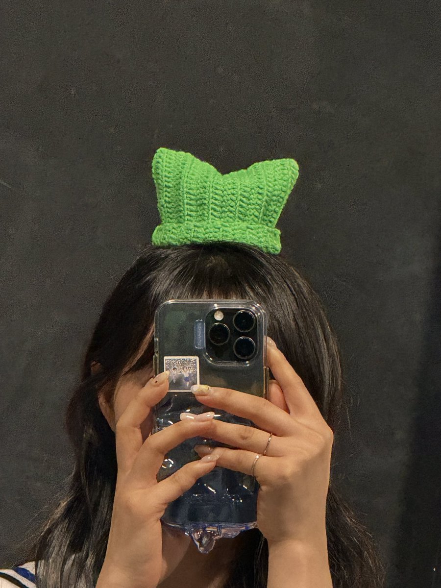 하이라이트 콘서트 [RIDE OR DIE]
할라봉 모자 나눔 합니다!

💙 막콘 (7/13) 오후 2시 30분　
💛 장소는 당일 게시글로 공지!
💚 수량은 40~50개 
💜 스밍인증(500회)과 할라봉 인증 받습니다!

💛맞나눔 가능합니다! 
모자 뜨는 시간이 있어서 7월6일까지 연락주세요!💛