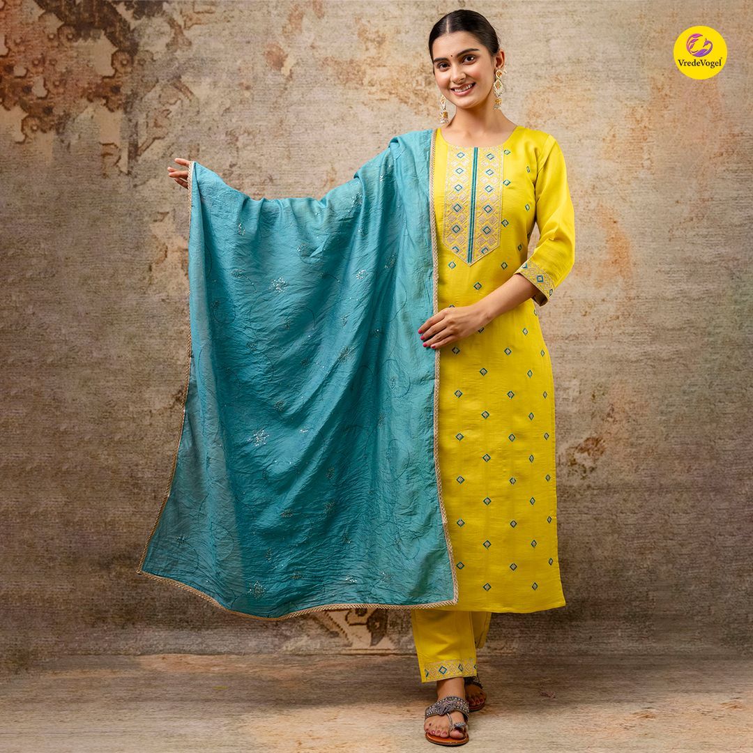 VredeVogel's tweet photo. Built for You. Inspired by Tradition.” 

💛 Available now in limited stock.

🛒 Shop the link in bio.

for more inquiry: +91 9537207494

#VredeVogel #EthnicElegance #SilkKurtaSet #FestiveFashion #DiwaliOutfit #EthnicWear #StyleWithVredeVogel #FestiveFashion #MaroonMagic https://t.co/RhXyAAOrNU