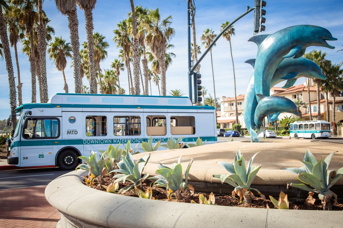 SantaBarbaraMTD's tweet image. #flashbackfriday to seeing #multigenerational Downtown-Waterfront Shuttles in the same photo.

#shuttlesummer
#bus
#sbmtd
#fbf
