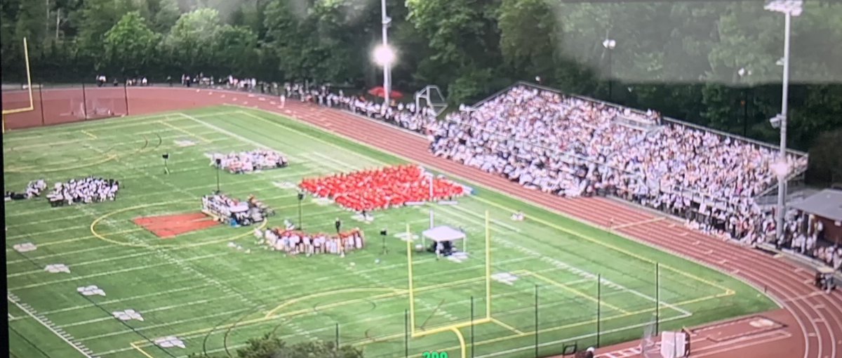 WellesleyPolice's tweet image. 🎓 Congratulations Wellesley High School Class of 2025! 🎓
You had to wait an extra hour to start the celebration, but the wait was certainly worth it - Strong work Class of 2025!