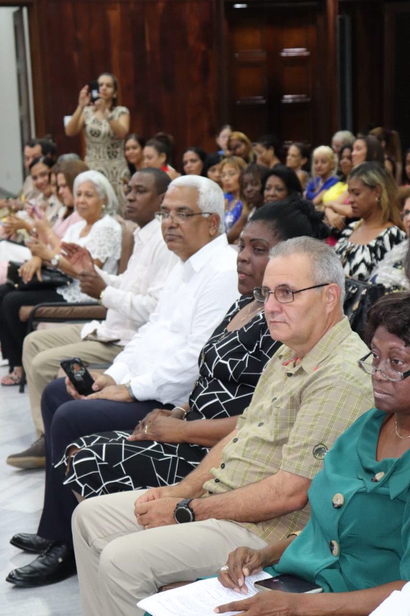 Oscar Silvera Martínez (@oscarcubaminjus) on Twitter photo Participé con <a href="/BeatrizJUrrutia/">Beatriz Johnson Urrutia</a> primera secretaria del <a href="/PartidoPCC/">Partido Comunista de Cuba</a> en #SantiagoDeCuba y el gobernador <a href="/ManuelFalconH/">Manuel Falcón Hernández 🇨🇺</a> en el Acto Nacional por el Día del Trabajador Jurídico. Se reconoció a juristas, colectivos y a la provincia como la más destacada. Participé con <a href="/BeatrizJUrrutia/">Beatriz Johnson Urrutia</a> primera secretaria del <a href="/PartidoPCC/">Partido Comunista de Cuba</a> en #SantiagoDeCuba y el gobernador <a href="/ManuelFalconH/">Manuel Falcón Hernández 🇨🇺</a> en el Acto Nacional por el Día del Trabajador Jurídico. Se reconoció a juristas, colectivos y a la provincia como la más destacada.