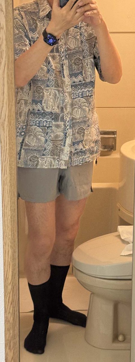 BLsocks99's tweet photo. at a business hotel https://t.co/jcKJHoO2pk