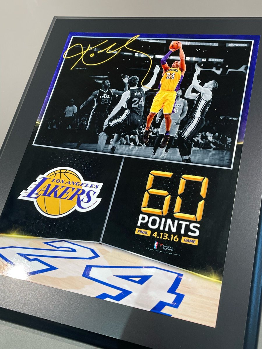 mint_d_tokyo's tweet image. コービーブライアント選手 プリントサイン付きプラーク🏀

今もなおNBAの伝説として語り継がれるコービーの引退試合の1シーンを収めたプラークとなっております！

気になる方はぜひ当店まで足を運んでみてください！

＃NBA ＃mambaout #basketball