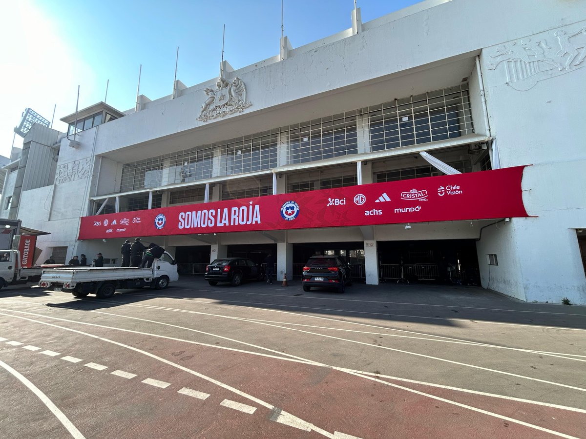 😎 #AgenciaVS presente en el Chile 🇨🇱 🆚 Argentina 🇦🇷 por la fecha 15 de las Clasificatorias 2026.

🏟️ Junto a Mediagol fuimos parte de la gráfica oficial: producción, implementación y presencia de sponsors en transmisión.

⚽️💪🏻 ¡Seguimos en los grandes escenarios! 

#SomosVS