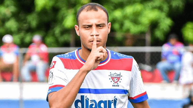 1️⃣7️⃣ (@pasionemplumada) on Twitter photo 