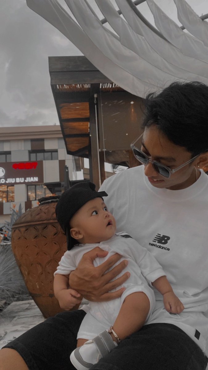 _kartiya's tweet photo. Sama papa &amp; mama 
Bocil yg pling susah diajak fotoan 😩🤏🏼 https://t.co/zdzAX2BVAV