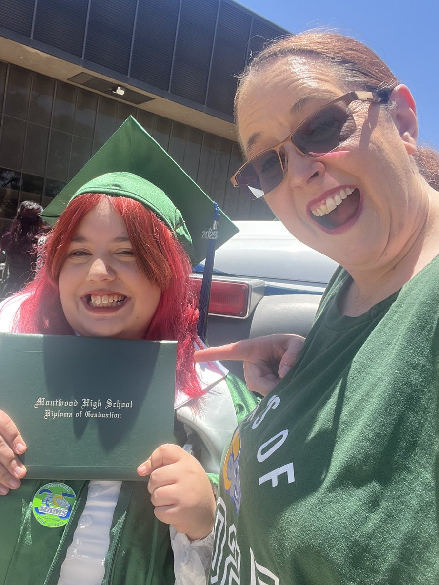 Trish Siewert tweet media