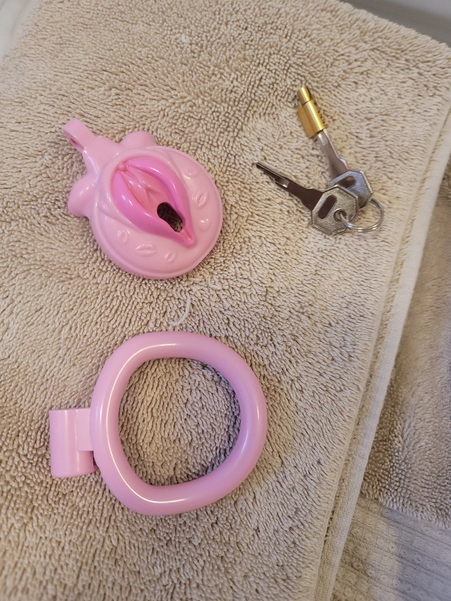 FemboyNikkiC's tweet photo. Shower than another attempt at caging 🥰
#caged #chasitycage #femboy https://t.co/4Kxr4rcoh9
