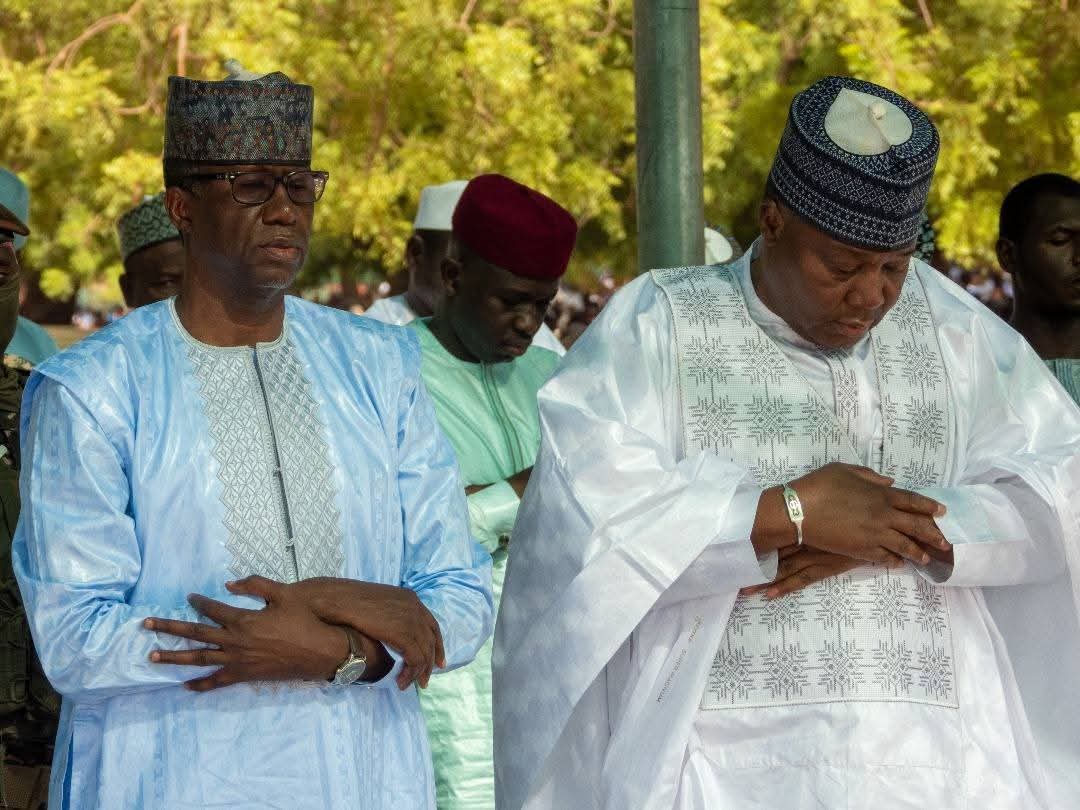 Célébration de l’Aïd al-Adha à la Grande Mosquée de Niamey ce vendredi 06 Juin 2025 

En ce jour béni de Tabaski , Son Excellence le Président de la République, Chef de l’État , accompagné des anciens Présidents de la République, anciens Chefs d’État, anciens Premiers Ministres