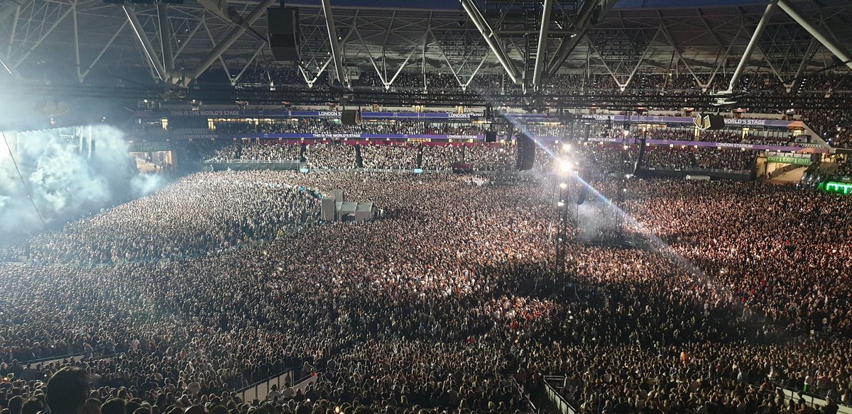 Sam Fender’s show at the London Stadium tonight 🤯

📸 <a href="/484marb/">m₳rb</a>