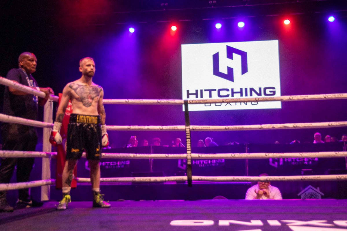 Hitching Boxing. tweet media