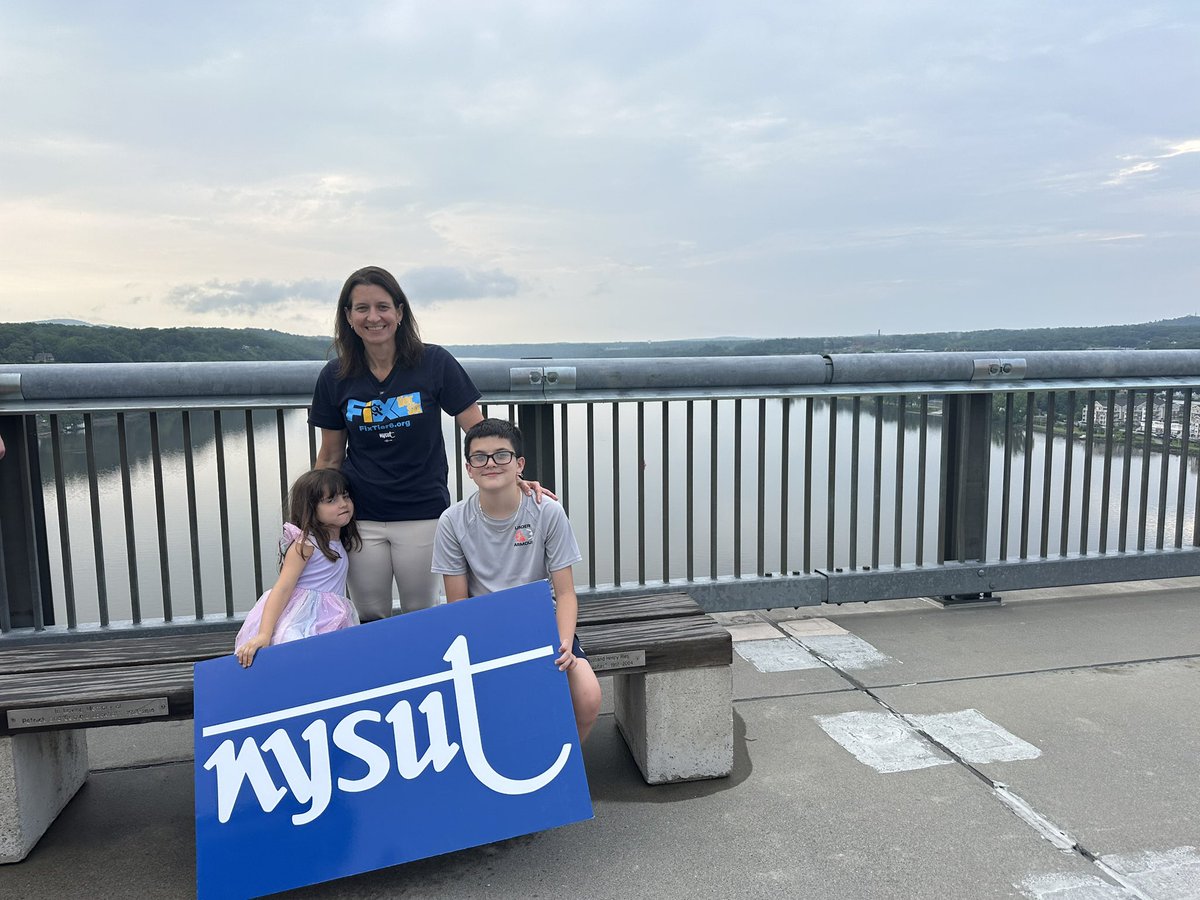 Melinda Person 🍎✌🌈 tweet media