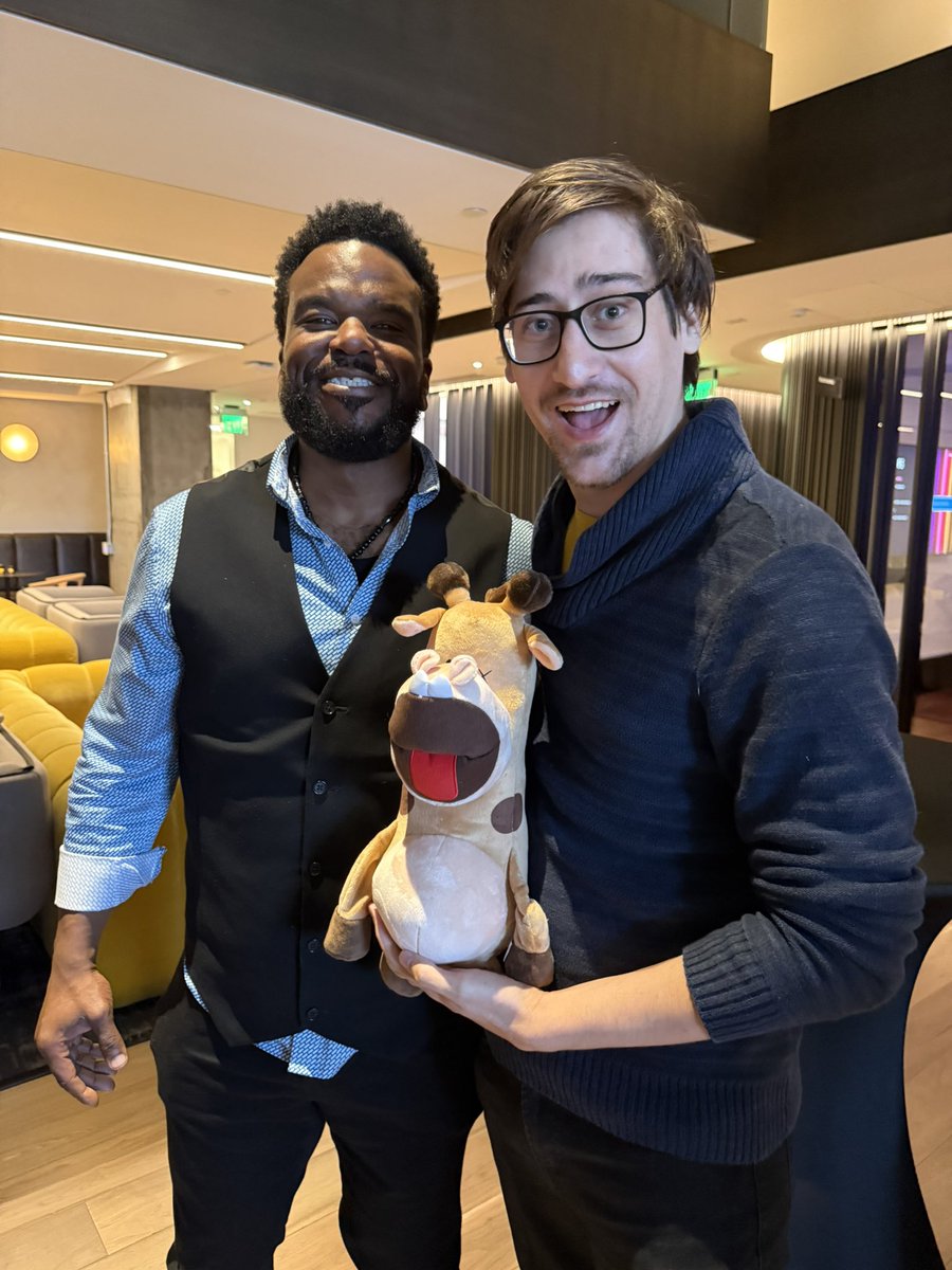 RussMilheim's tweet image. Thanks to @netflix and @moviemarshall for inviting us out to a special preview of the upcoming #Netflix animated film In Your Dreams yesterday!
The event was a blast & I even got to meet Craig Robinson, the man behind Baloney Tony (a stuffed animal in the film).
#InYourDreams