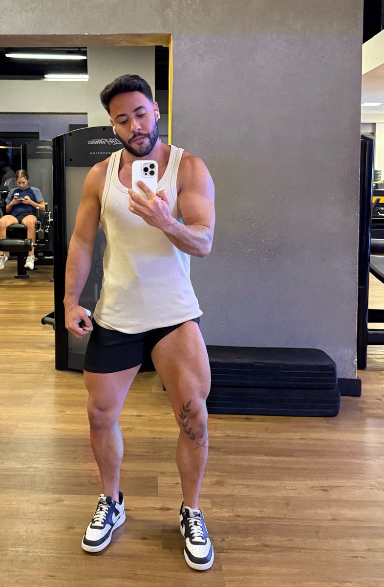 leoperico's tweet image. Só uma bicuda.