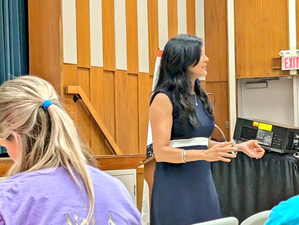 emytomita's tweet image. What is your reason for coming  to #ResearchED? I learned about #ScienceOfLearning  &amp;amp; knew teachers needed to know this. I wanted to do better. Started the course &quot;Science of Learning&quot; &amp;amp; used &quot;How Learning Happens&quot; @OISEUofT . I saw how this course impacted teachers&apos; practice.