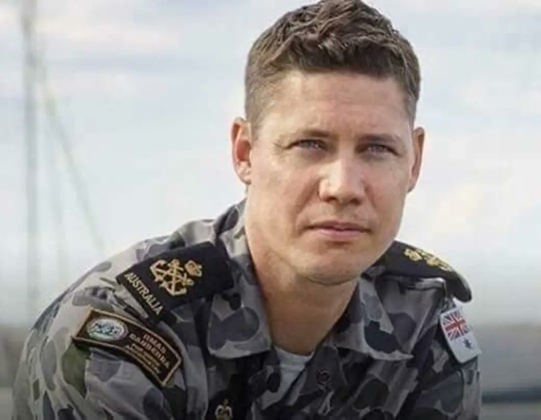 JulieAnnFinney2's tweet image. It's UK A US That is UKAUS, with an "F".
Don't enlist until it's fixed. Imagine signing up to defend this country with a bucket on your head. We can afford that (I think). Humans mean nothing to the ADF.
Did I mention my boy is dead. Yours next? Don't enlist. 💙💔