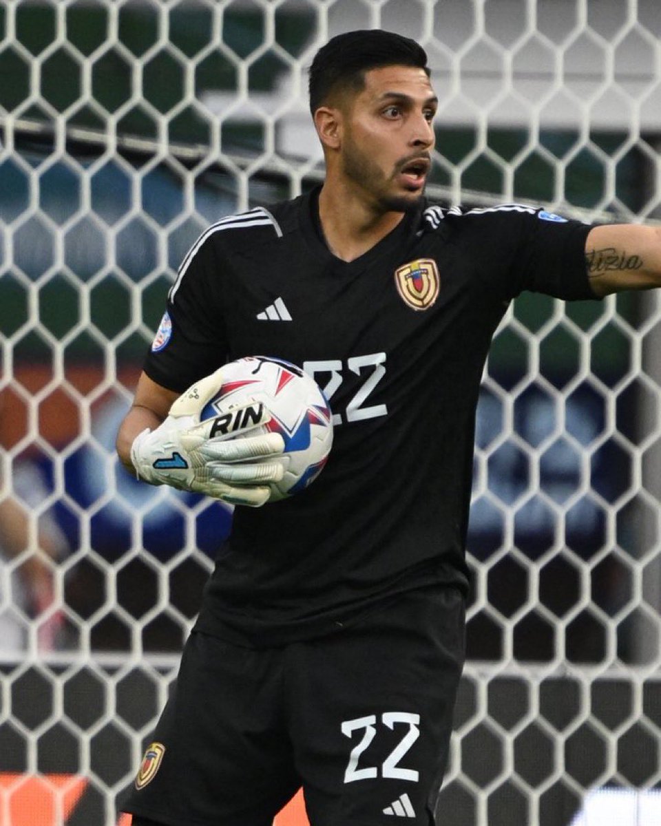 ¡LEYENDA ROMO!🚫🧤

Rafa es uno de los responsables de que la Vinotinto esté en repechaje. 

📊Más arcos en CERO en toda la historia de la <a href="/SeleVinotinto/">La Vinotinto</a>:

20 Renny Vega
12  RAFAEL ROMO 🔥🆕
 12 Wuilker Fariñez
 10 Gilberto Angelucci
  8  Leo Morales
 
🎰<a href="/Betsamerica007_/">Betsamerica007</a>