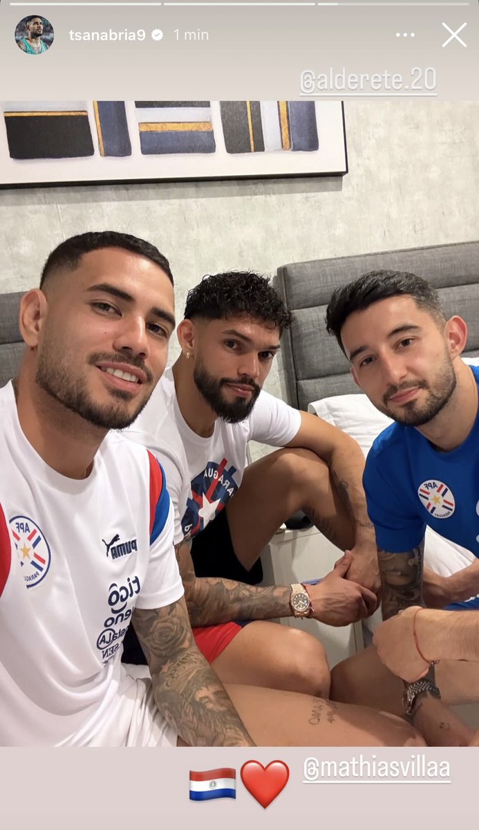 4 Cerristas mirándose fijamente