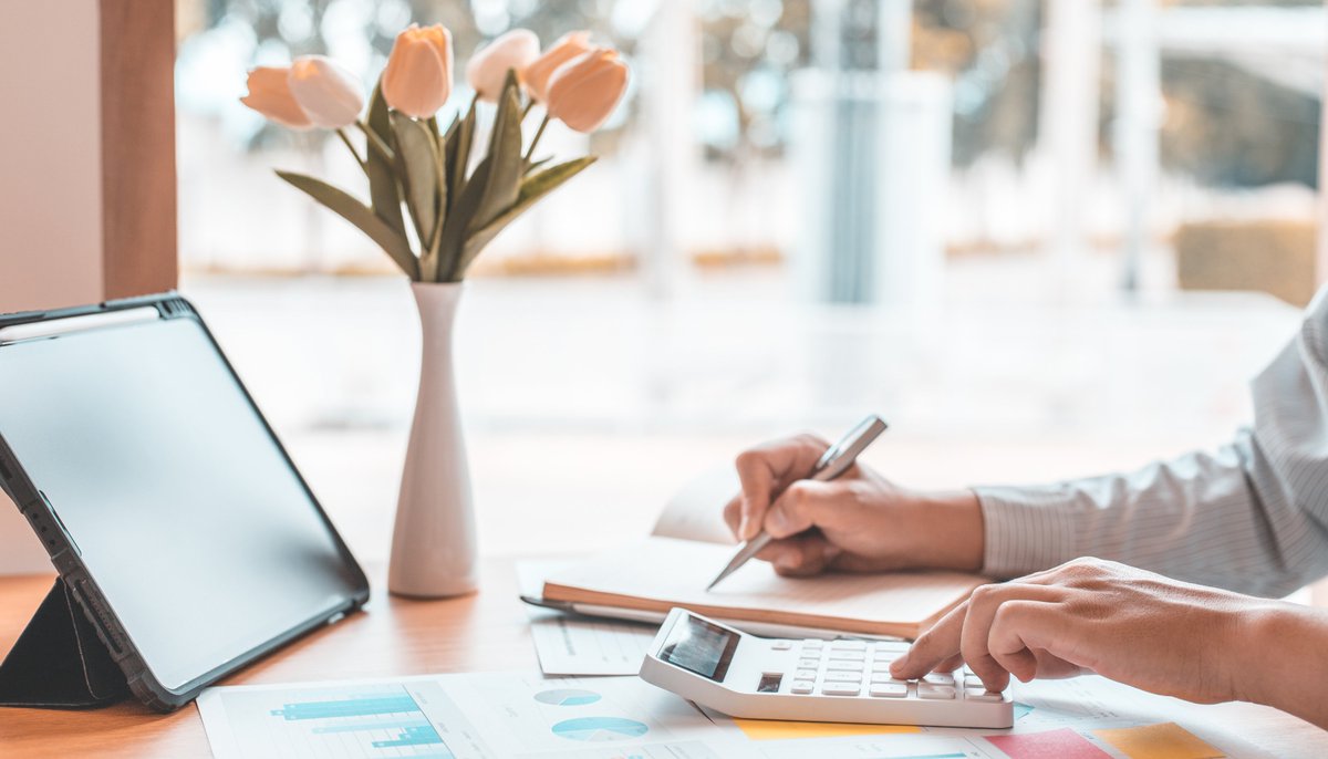 Whether you’re a solo lash artist or running a growing studio, learning how to organize your day, streamline operations, and protect your time is essential for long-term success.
#beautyentrepreneur #futureofbeauty #lashextensioneducation
meccaartistry.com/mastering-time…