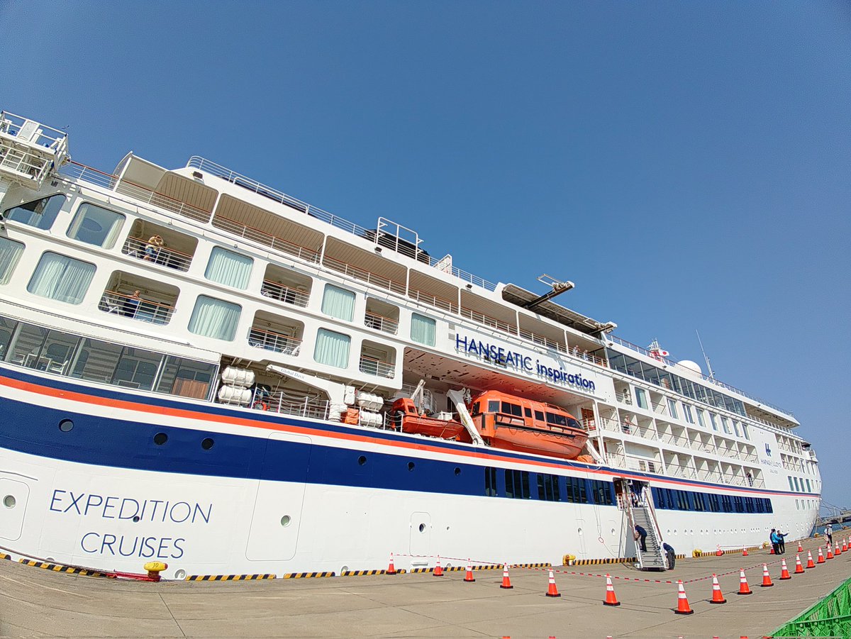 oshujin_rjsi's tweet photo. おはようございます✨😊
クルーズ船「Hanseatic Inspiration」、午前8時50分頃、秋田港に着岸しました。
出港は午後5時の予定。
#秋田港 #秋田 #HanseaticInspiration https://t.co/IVoTPYidMi