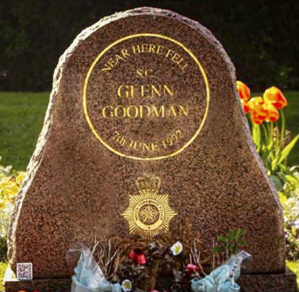 tpmt_org's tweet image. On this day in 1992 SC Glenn Goodman of North Yorkshire Police was shot and killed by terrorists. Our memorial to his service & sacrifice stands on Wetherby Rd near Station Rd, Tadcaster
#HonouringThoseWhoServe #PoliceMemorials #PoliceFamily