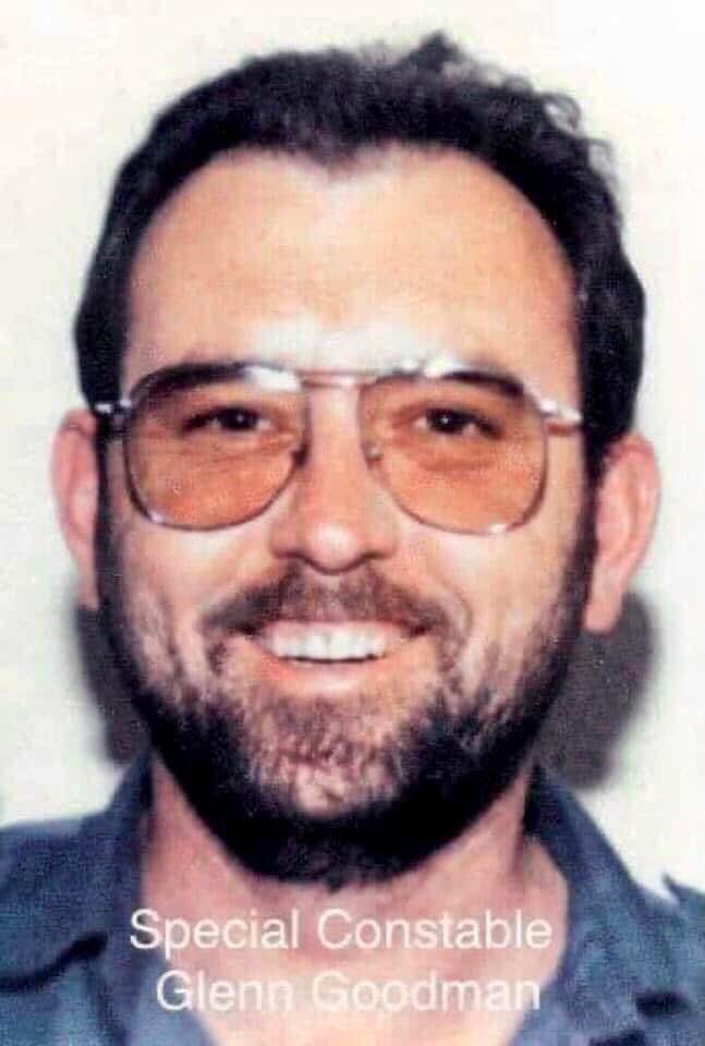 tpmt_org's tweet image. On this day in 1992 SC Glenn Goodman of North Yorkshire Police was shot and killed by terrorists. Our memorial to his service & sacrifice stands on Wetherby Rd near Station Rd, Tadcaster
#HonouringThoseWhoServe #PoliceMemorials #PoliceFamily