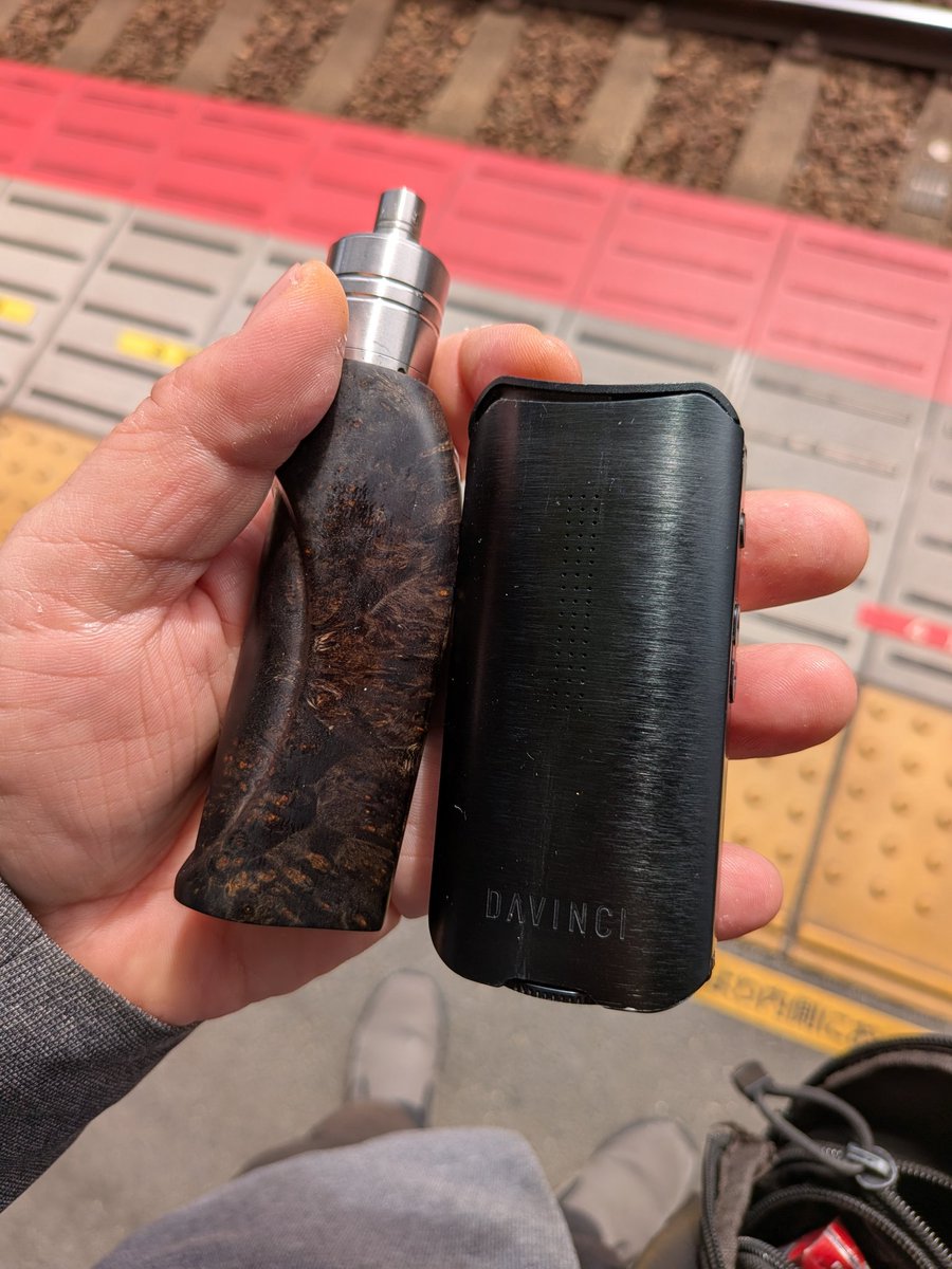 arai3539's tweet photo. 通し勤務ってだけで気が重くなります
#vape #vaporizer #akcedmod #davincivaporizer https://t.co/AGAV4P8OzZ