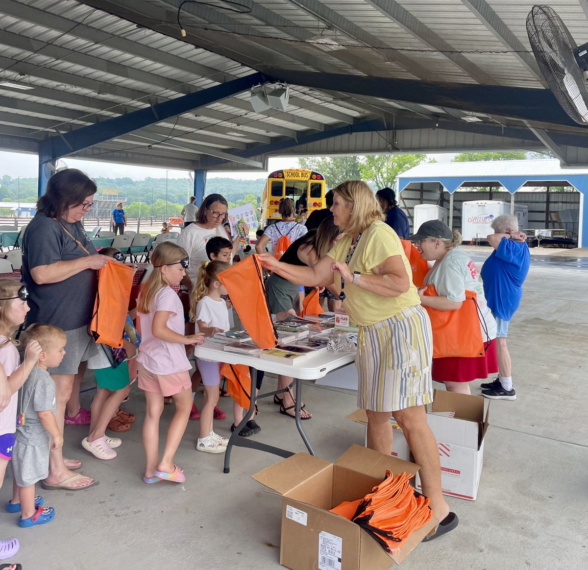 A fun and carefree kickoff to summer😎with Sun Meals,🌭🍏Summer Boost,📚and Summer Reading🎨🏴‍☠️
#SFSP #LCPride