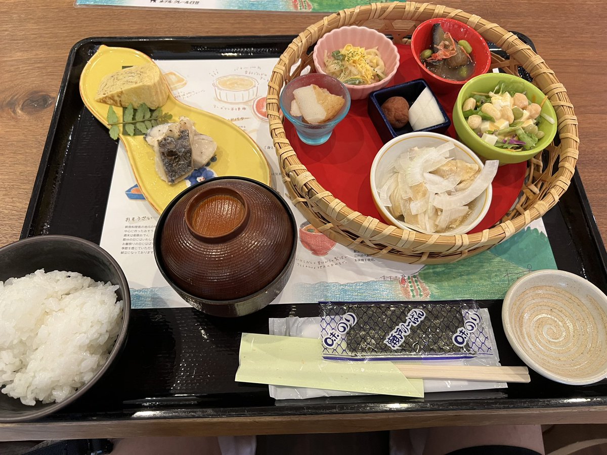 毎年恒例（全然2年目）
HP制作任せていただいたホテルの朝食で気合い入れてからの無人島へGOの巻です
さちぃ