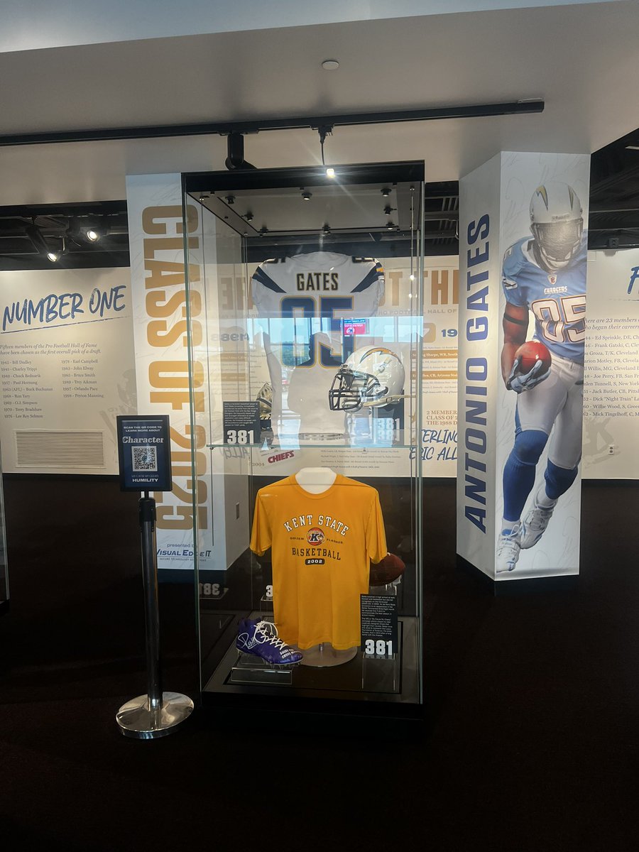 rj_bertini's tweet image. One great Flash being inducted into the Hall of Fame. Who’s the next future Flash to be here? #HAB1TS