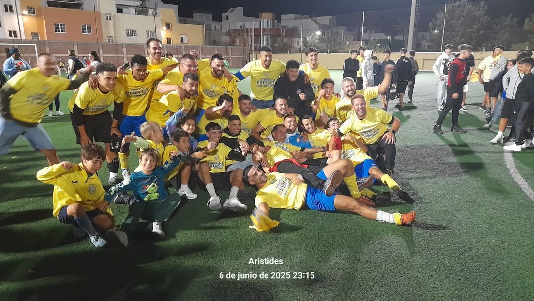 José Juan Arencibia (@arencibiajj) on Twitter photo 👏Noche de ascensos en nuestro Fútbol Regional. Muchas felicidades al <a href="/SportingSan/">Real Sporting San Jose</a> por el ascenso a Preferente, así como a <a href="/cd_arinaga/">CD Arinaga</a> y <a href="/EstrellaCF/">Estrella C.F.</a> B por sus ascensos a Primera
Felicidades a los clubes, cuerpos técnicos y plantillas por estos importantes logros
#FútbolCanario 👏Noche de ascensos en nuestro Fútbol Regional. Muchas felicidades al <a href="/SportingSan/">Real Sporting San Jose</a> por el ascenso a Preferente, así como a <a href="/cd_arinaga/">CD Arinaga</a> y <a href="/EstrellaCF/">Estrella C.F.</a> B por sus ascensos a Primera
Felicidades a los clubes, cuerpos técnicos y plantillas por estos importantes logros
#FútbolCanario