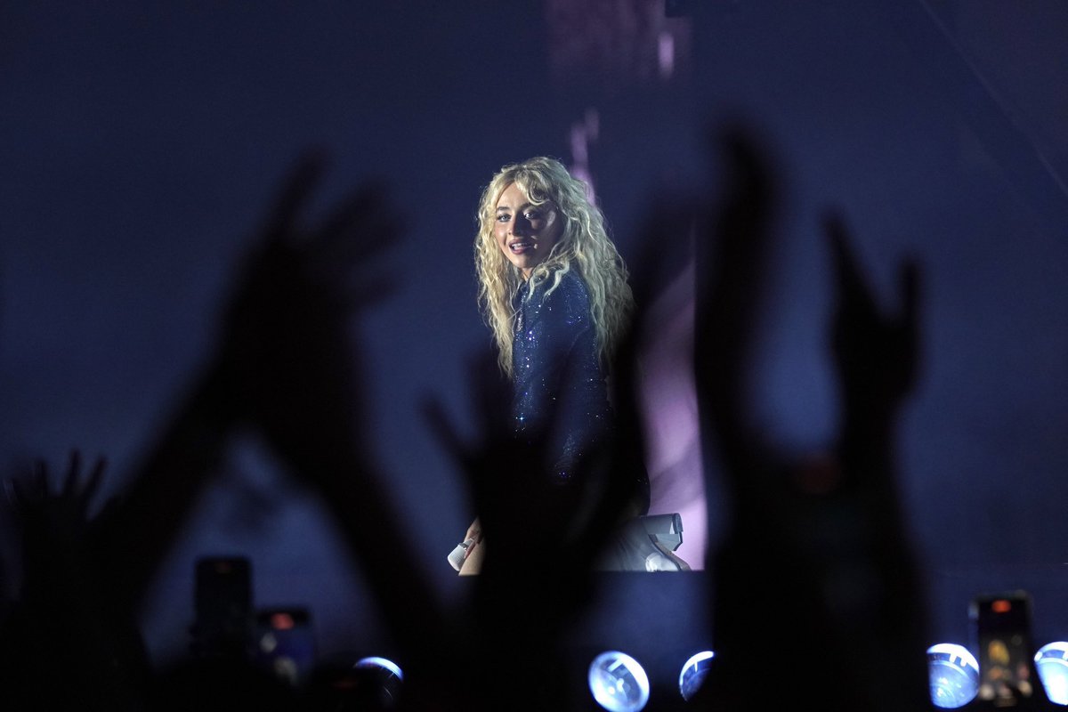 Sabrina Carpenter on stage at #PrimaveraSound2025! 

📸: <a href="/RaphPH/">Raph Pour-Hashemi 📸</a>