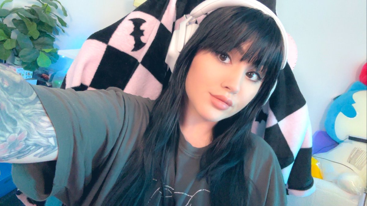 star wars fortnite owns my soul
use code KELSI and say hiiii

twitch.tv/kelsi