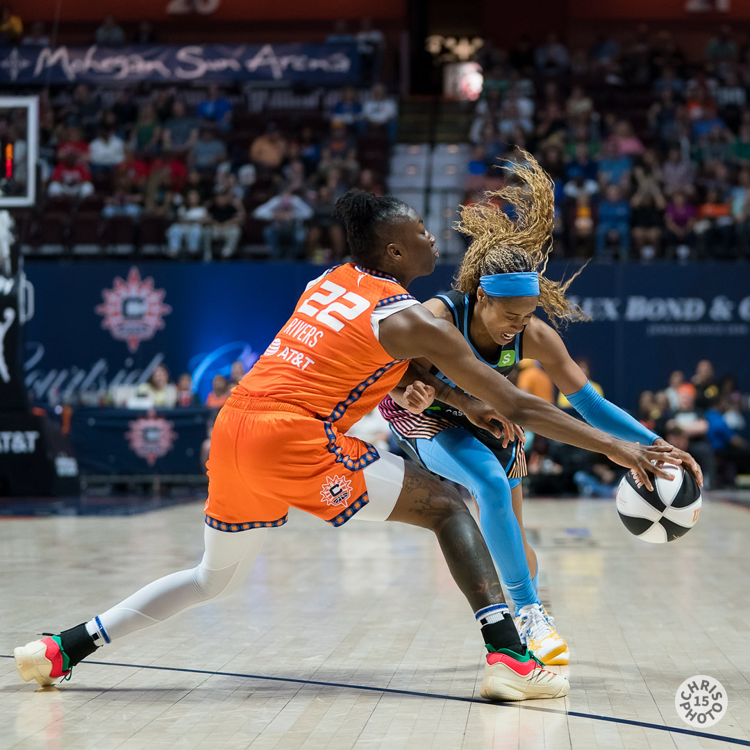 chrisphoto15's tweet image. At the half the @ConnecticutSun lead by one 36-35 over the @AtlantaDream Tune in for the second half