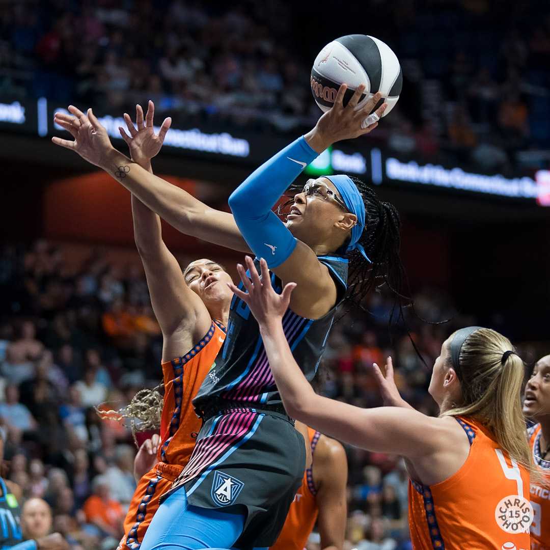 chrisphoto15's tweet image. At the half the @ConnecticutSun lead by one 36-35 over the @AtlantaDream Tune in for the second half