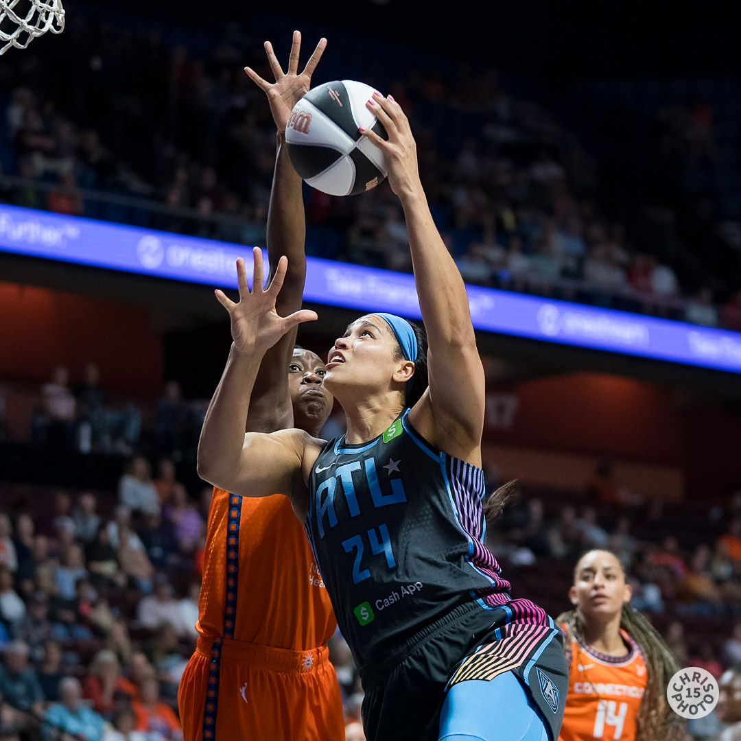 chrisphoto15's tweet image. At the half the @ConnecticutSun lead by one 36-35 over the @AtlantaDream Tune in for the second half