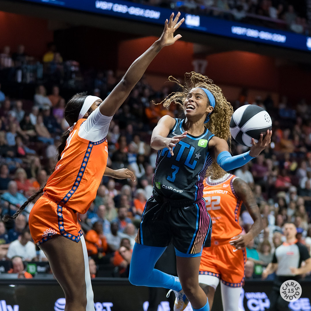 chrisphoto15's tweet image. At the half the @ConnecticutSun lead by one 36-35 over the @AtlantaDream Tune in for the second half