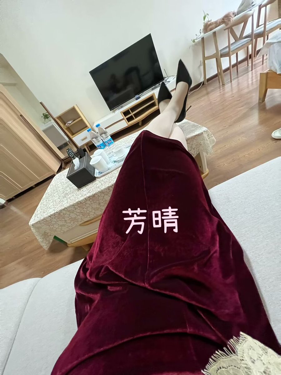 fangqing66's tweet photo. 旗开得胜！
#旗袍 #肉丝 #高跟鞋 #熟女 #御姐 #丝袜美腿 https://t.co/oH7vD0iz2G
